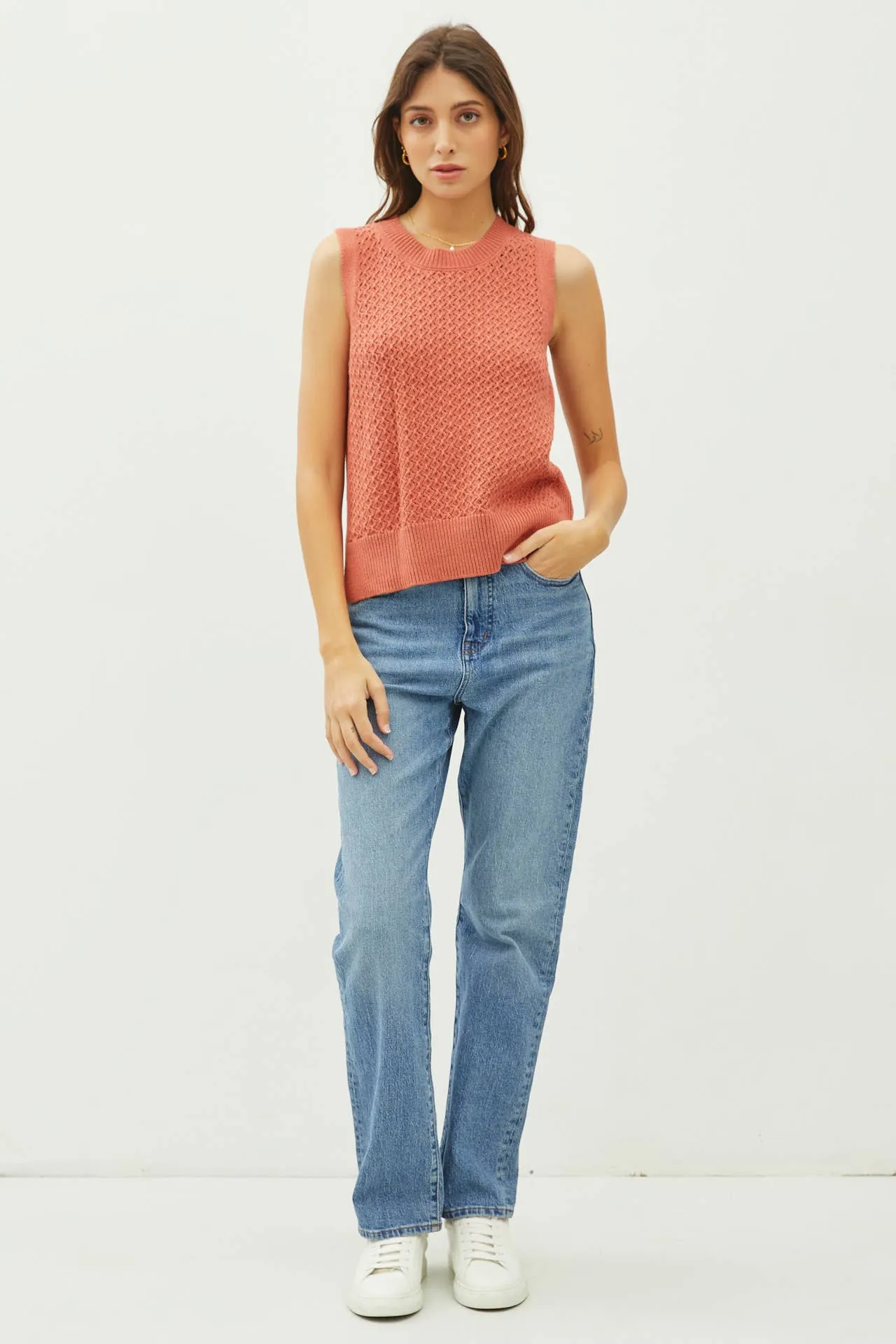 CROCHET SLEEVELESS KNIT SWEATER W. SIDE SLIT