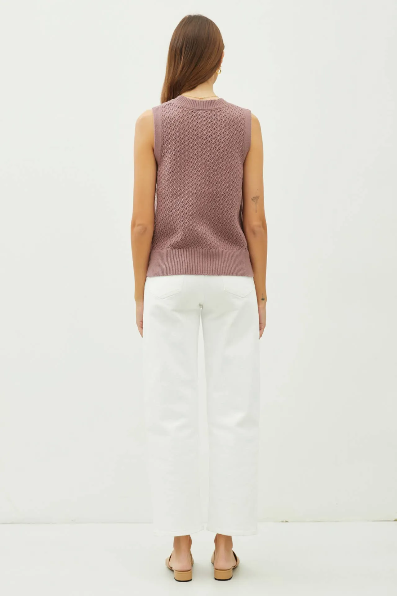 CROCHET SLEEVELESS KNIT SWEATER W. SIDE SLIT