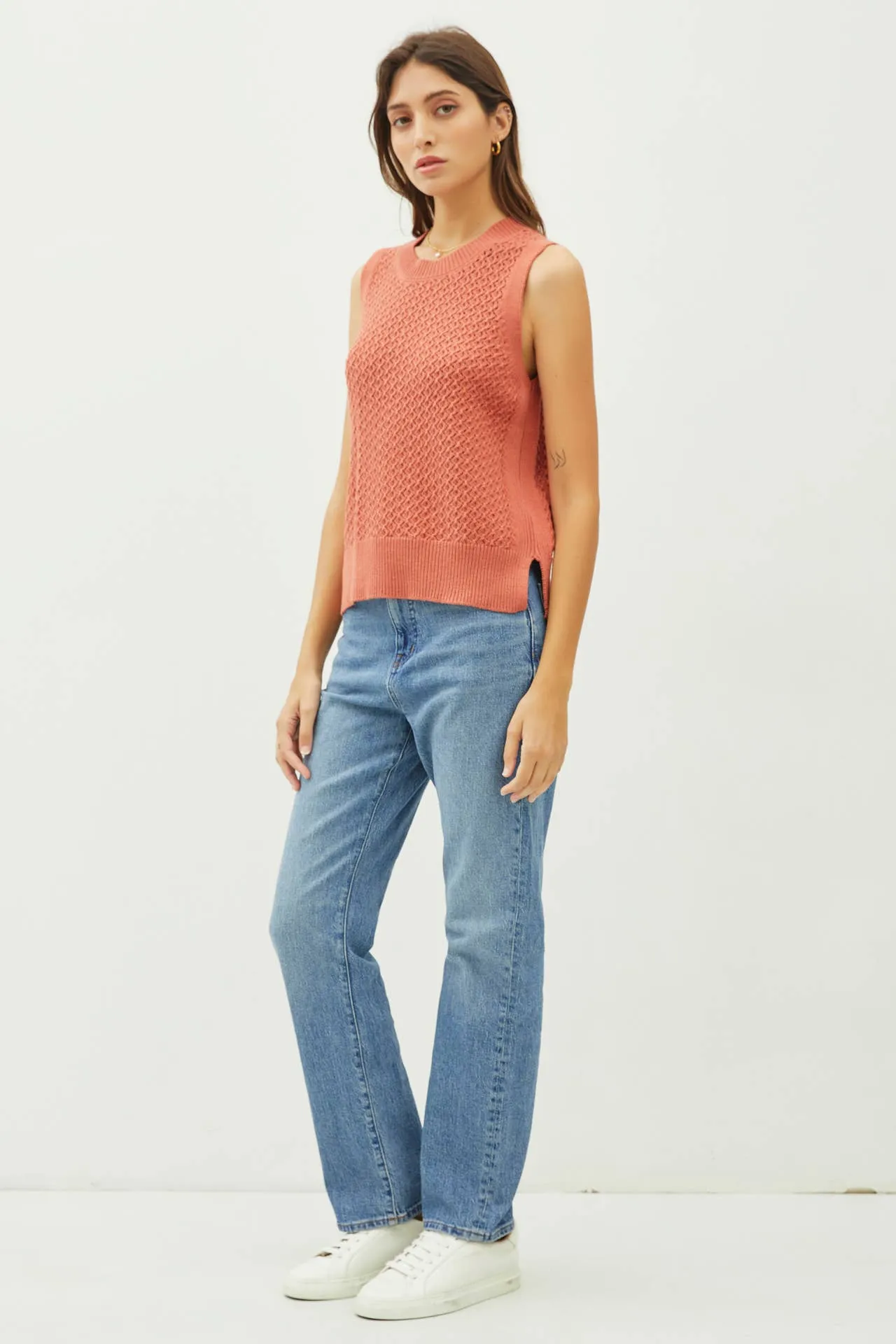 CROCHET SLEEVELESS KNIT SWEATER W. SIDE SLIT