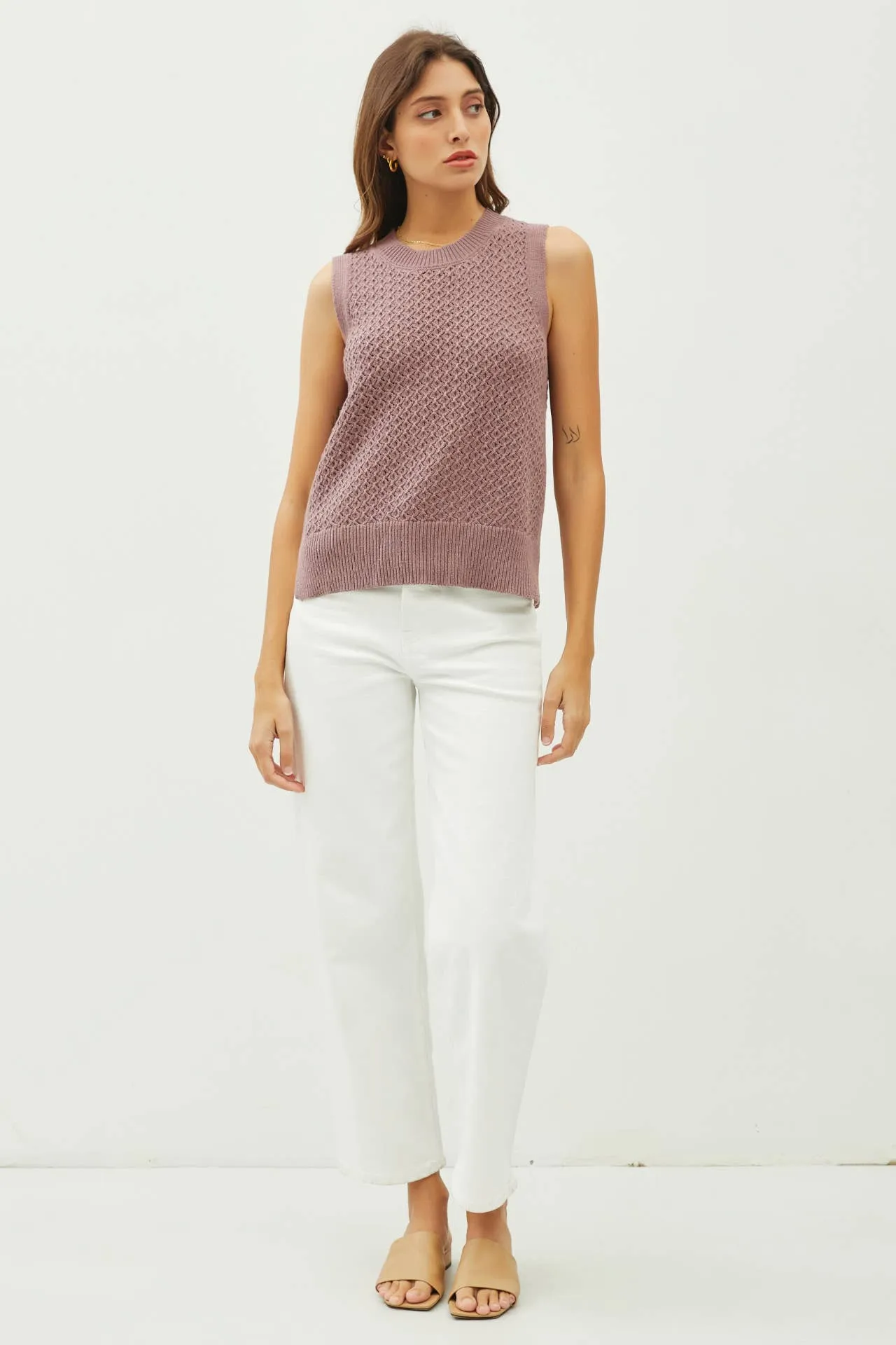 CROCHET SLEEVELESS KNIT SWEATER W. SIDE SLIT