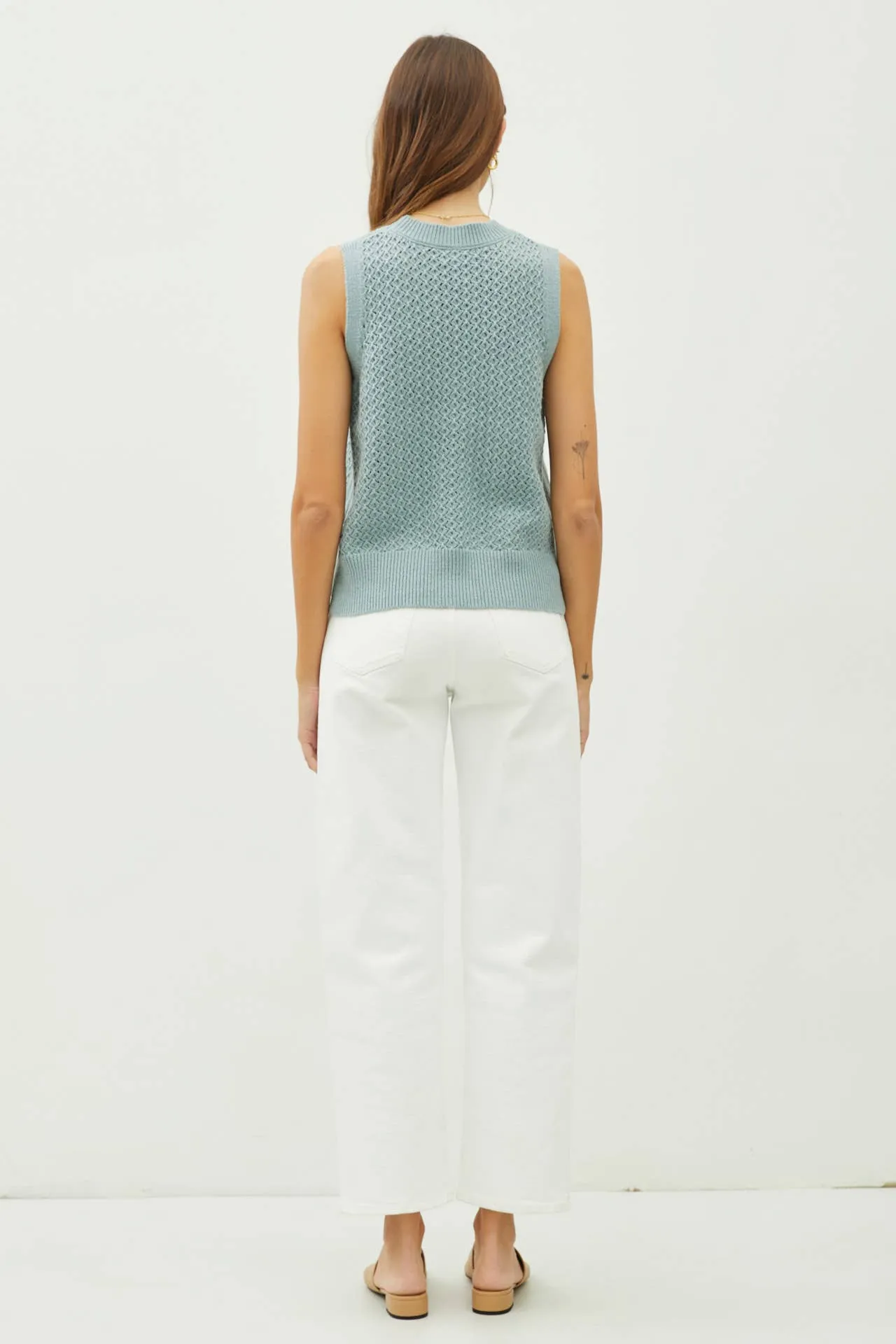 CROCHET SLEEVELESS KNIT SWEATER W. SIDE SLIT