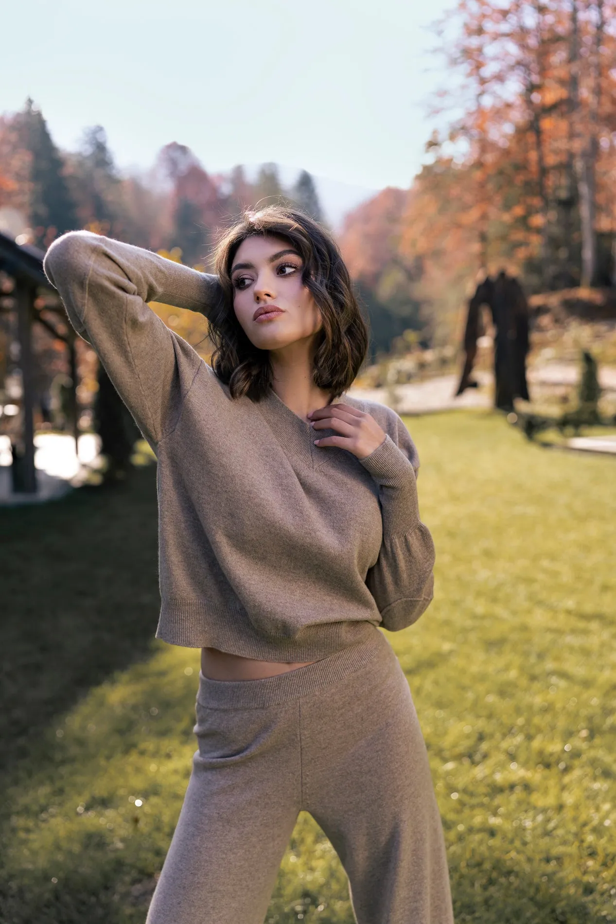 Huda V-Neck Cashmere Sweater In Sesame