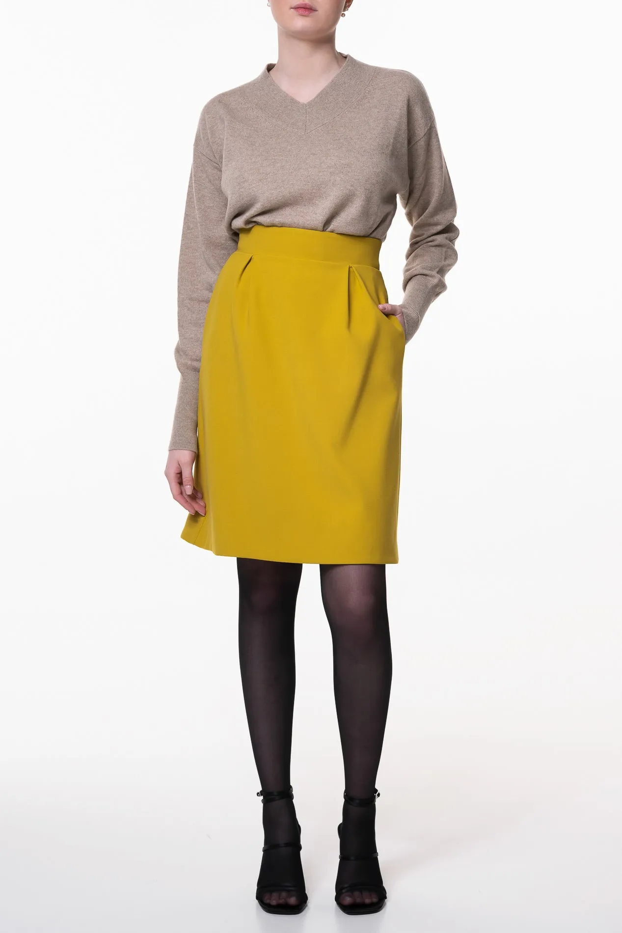 Huda V-Neck Cashmere Sweater In Sesame