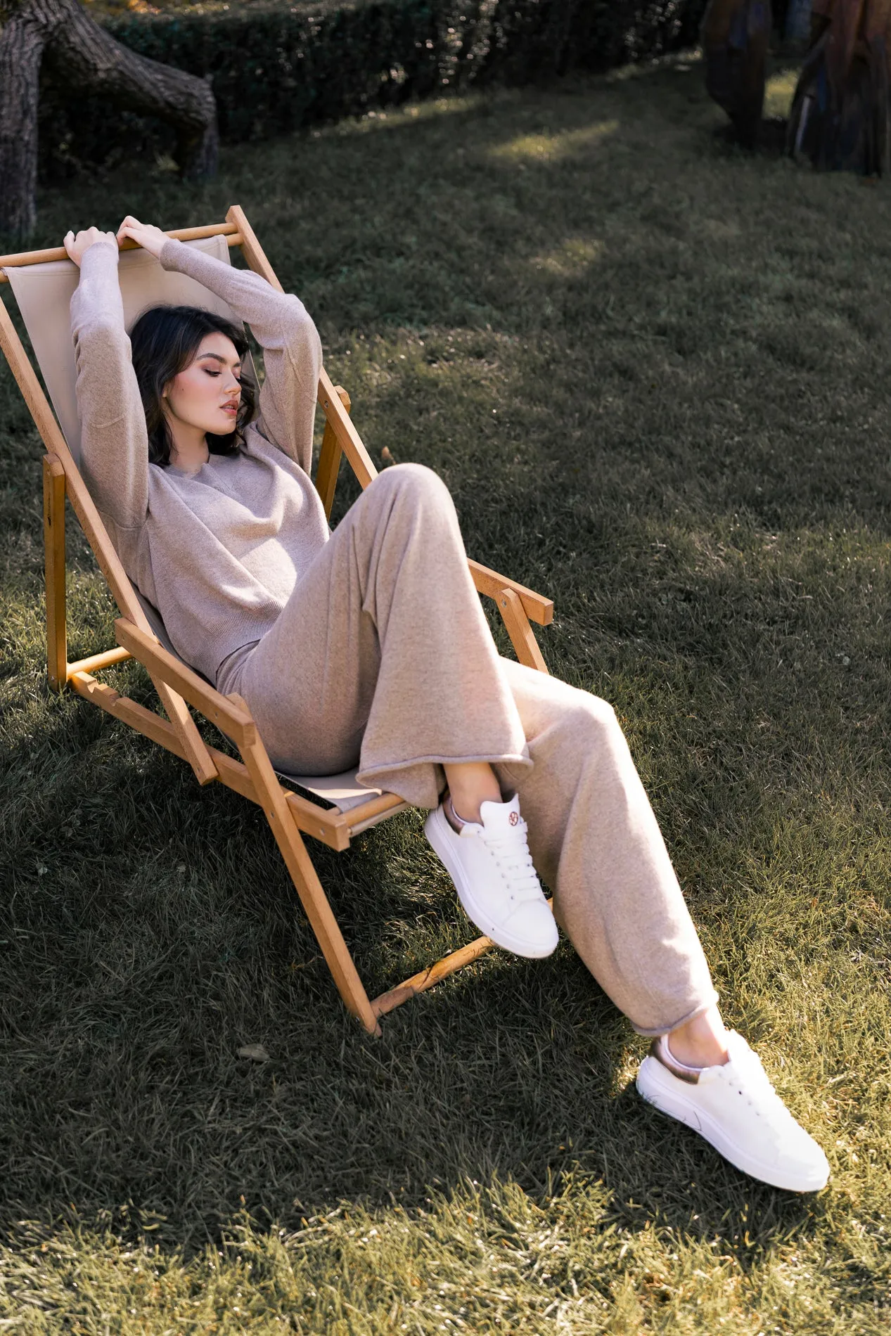 Huda V-Neck Cashmere Sweater In Sesame