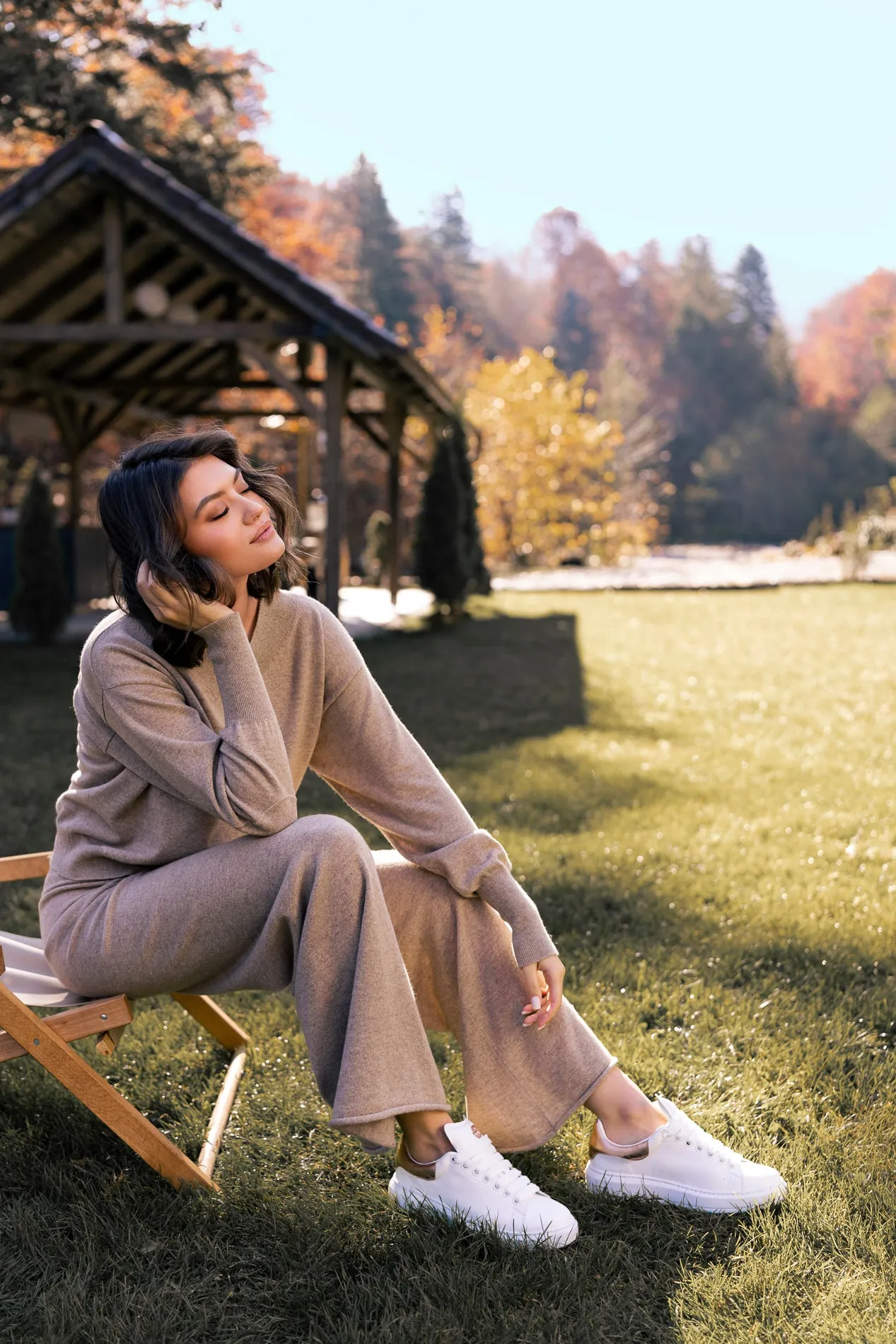 Huda V-Neck Cashmere Sweater In Sesame