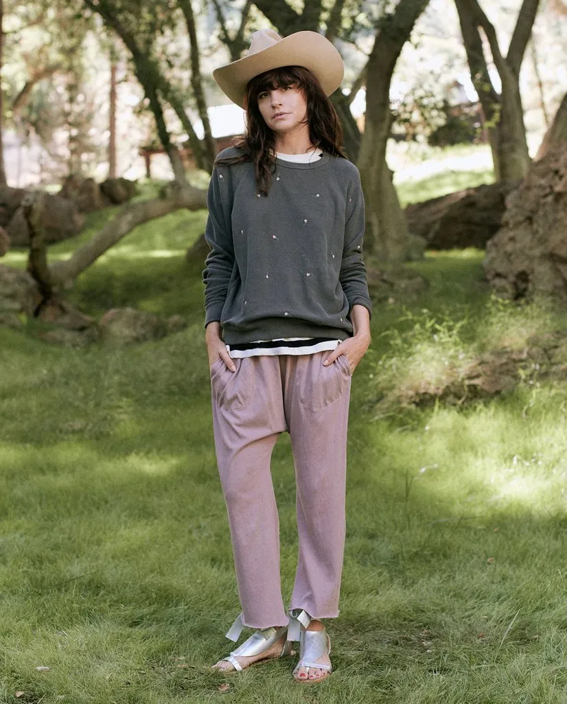 THE GREAT - The College Sweatshirt With Scattered Rose Embroidery in Washed Black